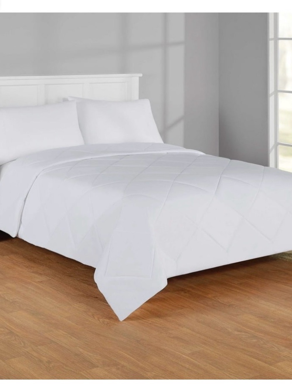 Mainstays Reversible Microfiber Comforter, White, Full/Queen